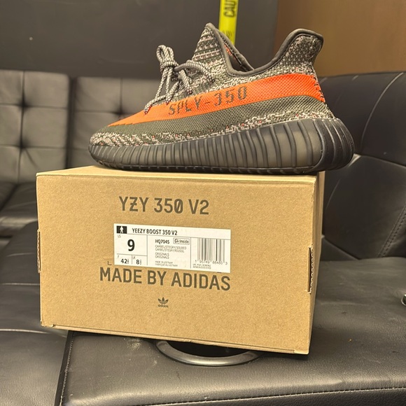 YEEZYS 350 V2! BRAND NEW! PRICE NEGOTIABLE!